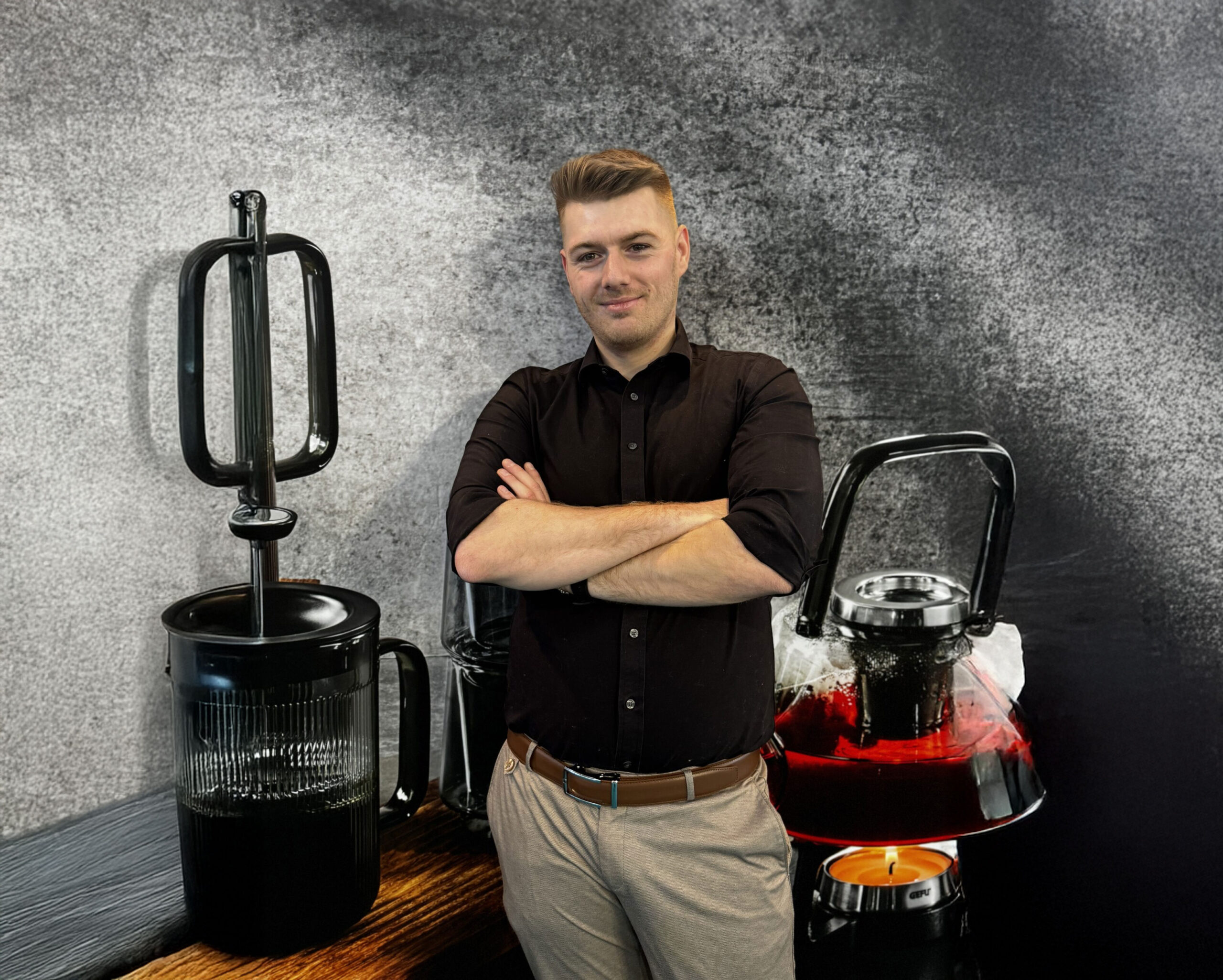 Dunkle Designküche mit Kücheninsel – exklusive Küchenplanung Oberbayern